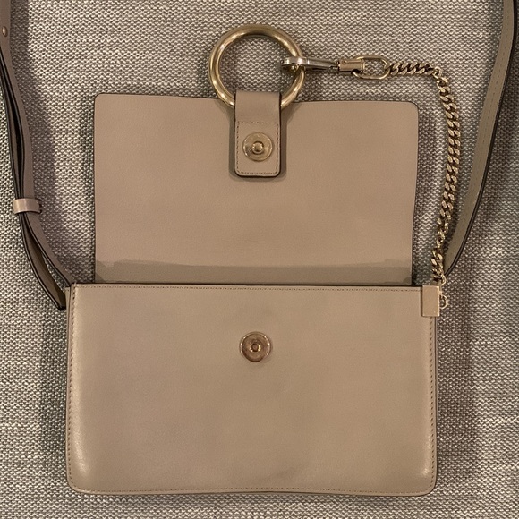 CHLOE Faye bag small in taupe. - Picture 4 of 10